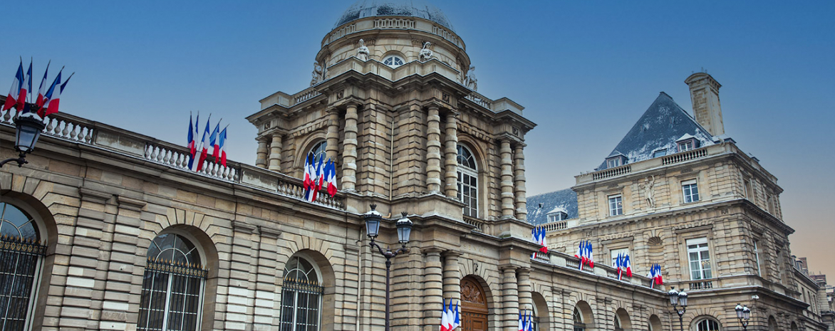 Photo de la façade du Sénat depuis le jardin du Luxembourg