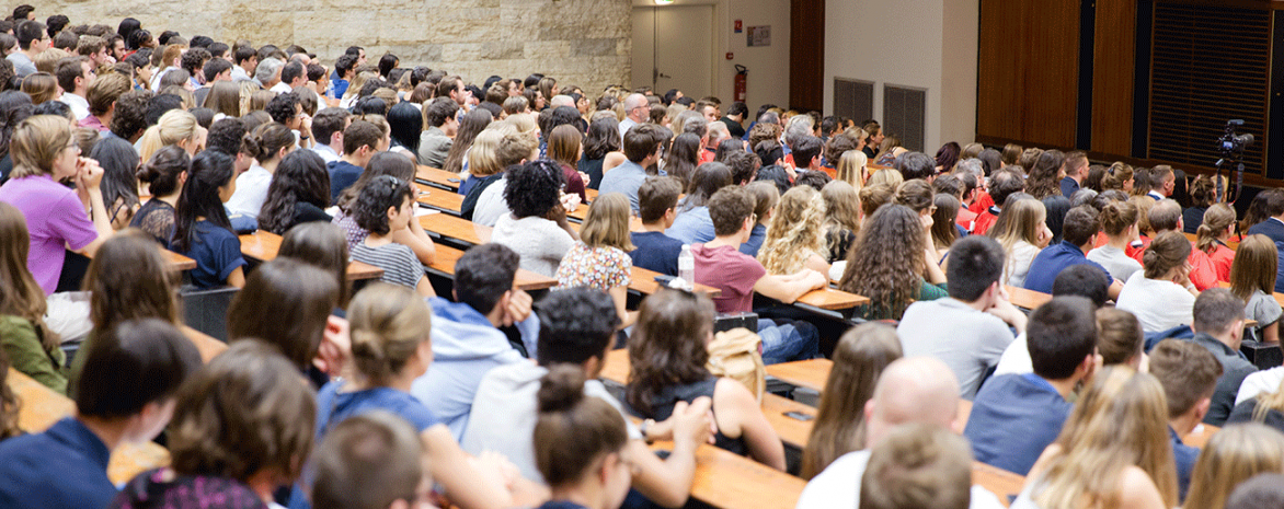 Offre de formation, étudiants en amphithéâtre